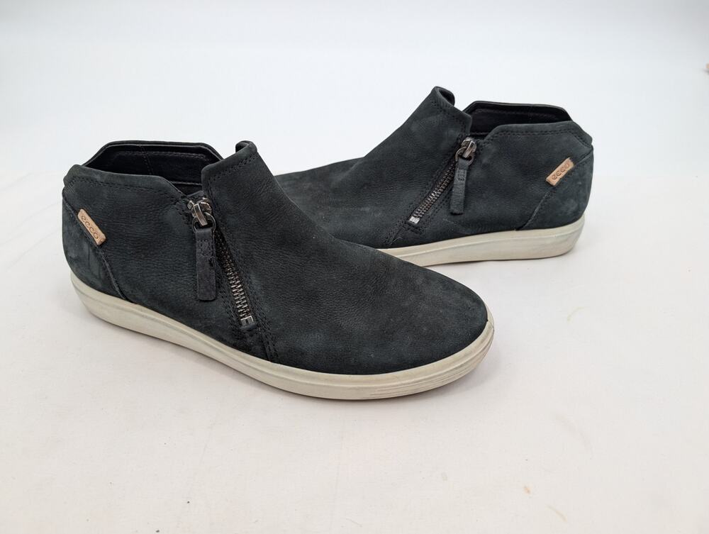 ECCO Soft 7 Low Cut Zip Bootie Black Women's Size 6 Comfort Leather Hiking Camp